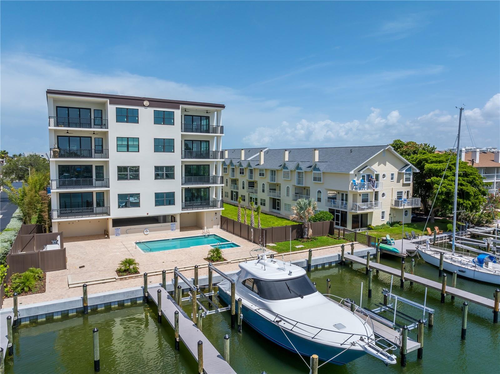 Listing photo id 3 for 455 Pinellas Bayway S 4a