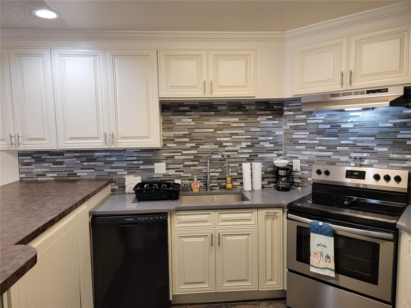 Image 13 of 47 For 1515 Pinellas Bayway S 38