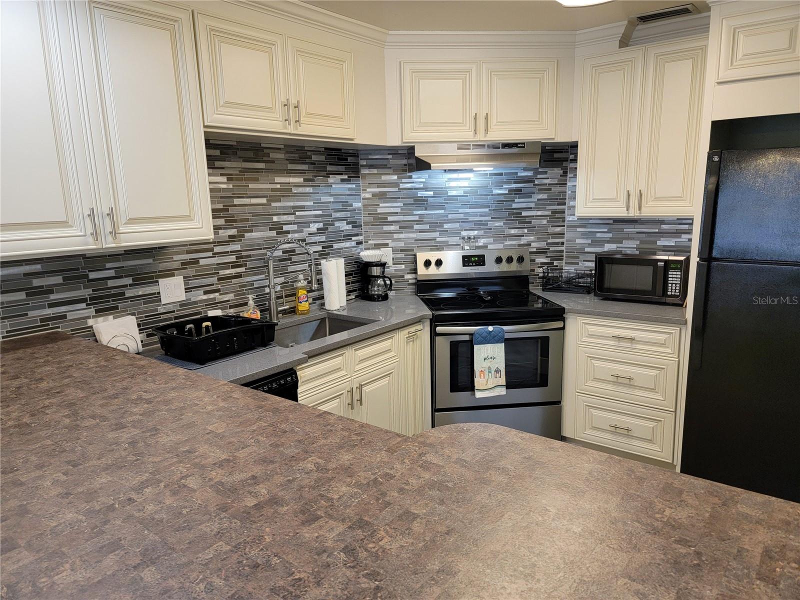 Image 18 of 47 For 1515 Pinellas Bayway S 38