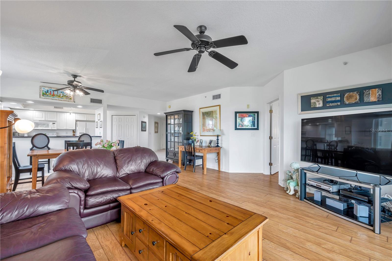 Listing photo id 25 for 1200 Country Club Drive 3406