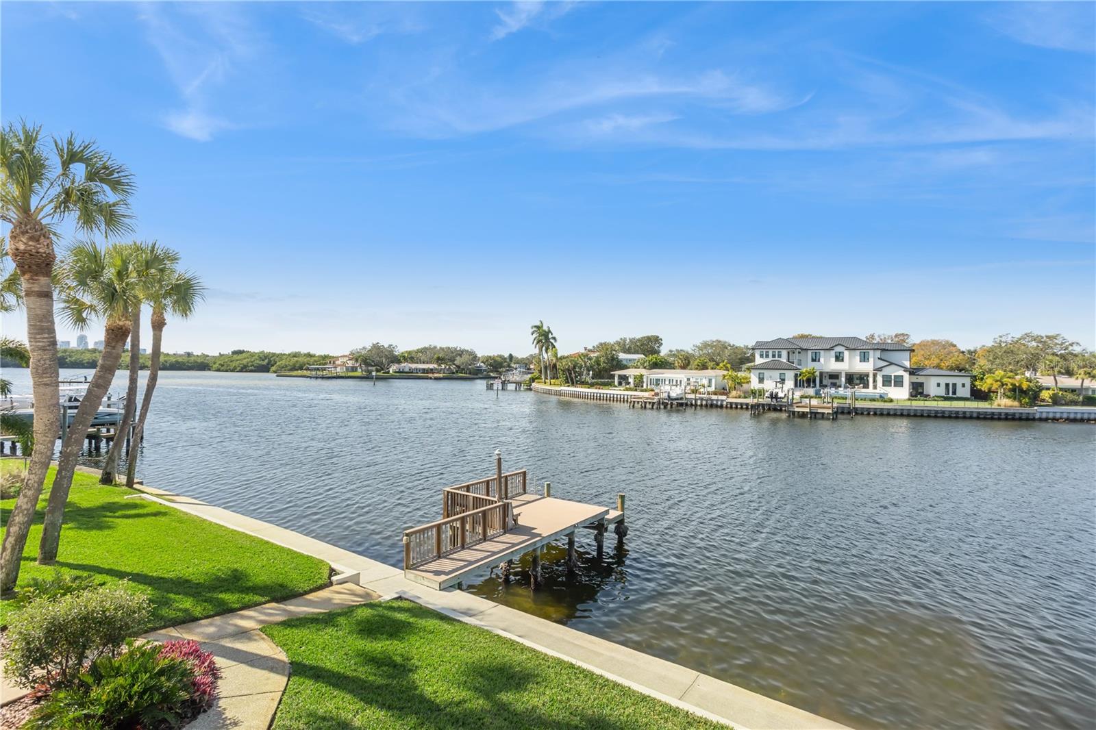 Listing photo id 21 for 995 Eden Isle Drive Ne