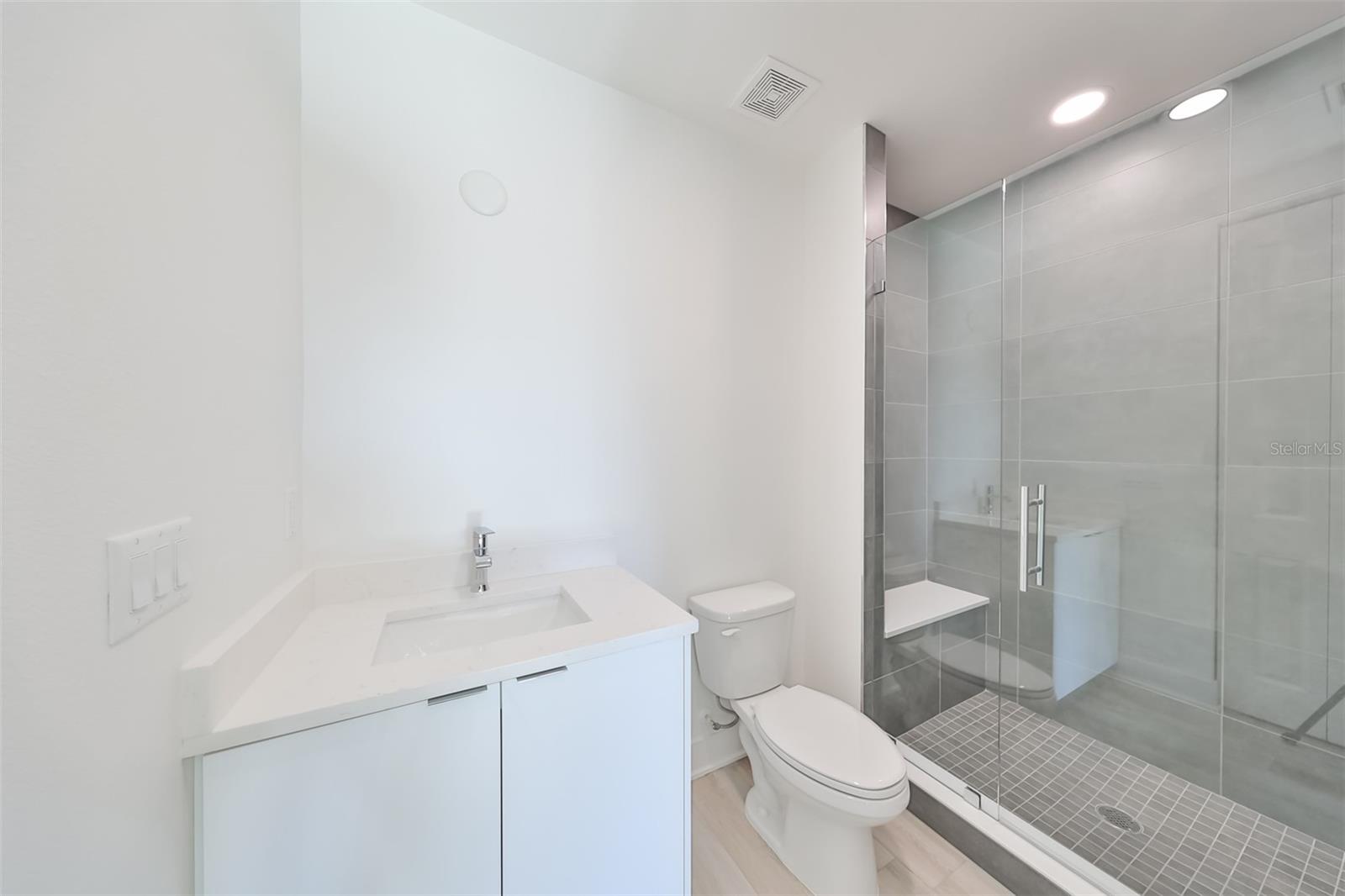 Listing photo id 24 for 400 150th Avenue 305