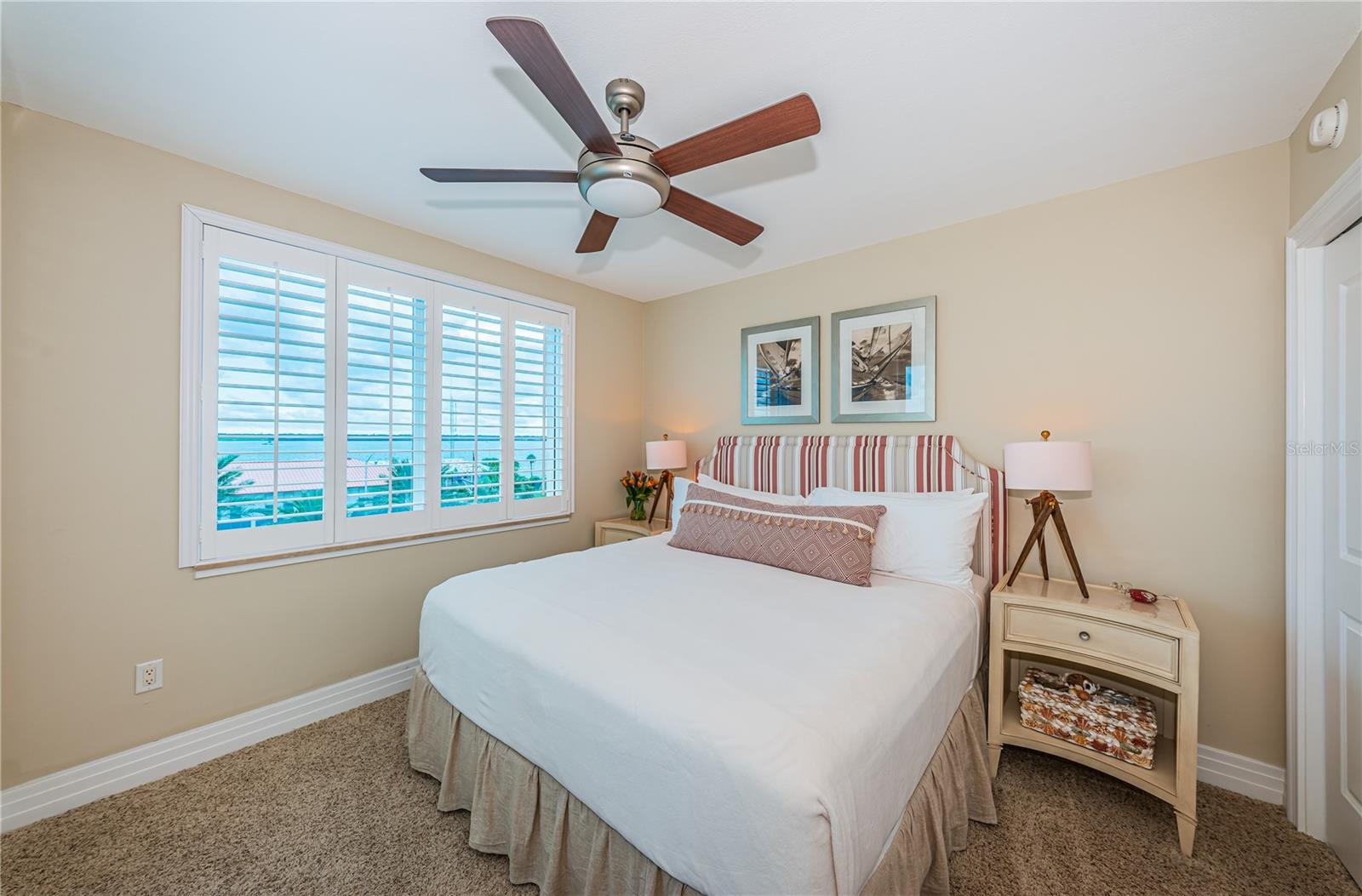 Listing photo id 13 for 1350 Gulf Boulevard 502