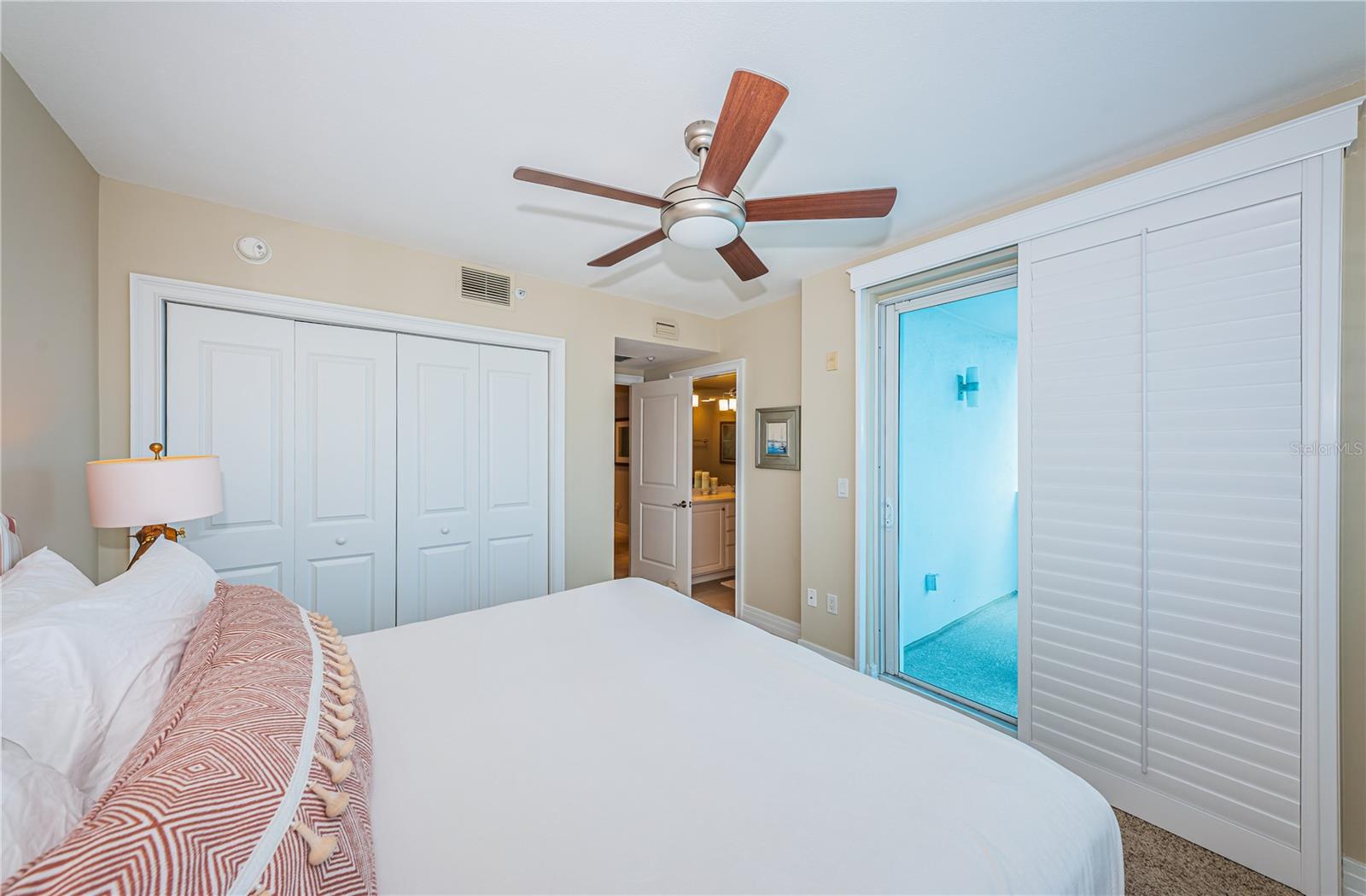 Listing photo id 57 for 1350 Gulf Boulevard 502