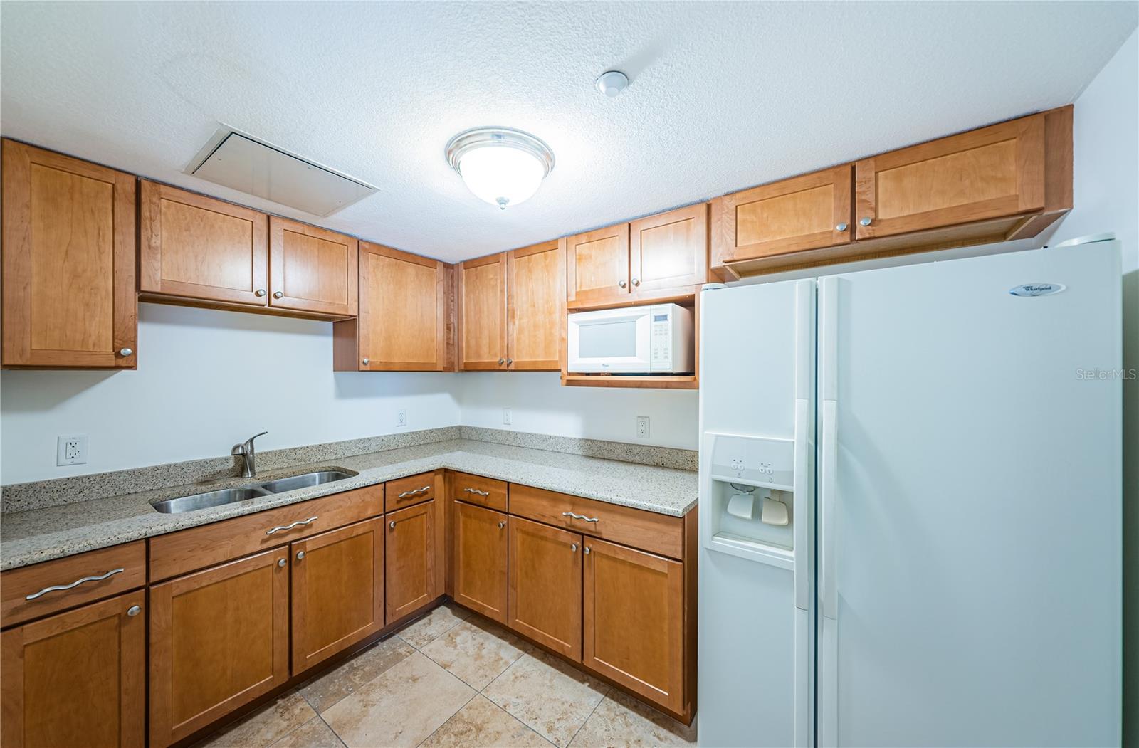 Listing photo id 62 for 1350 Gulf Boulevard 502