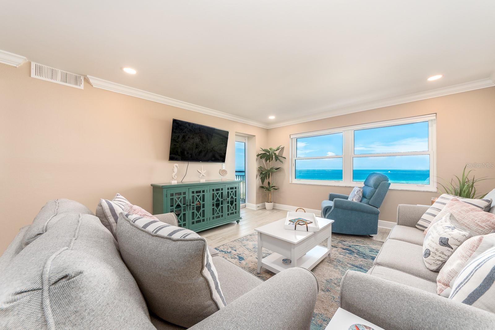 Image 11 of 46 For 1270 Gulf Boulevard 602