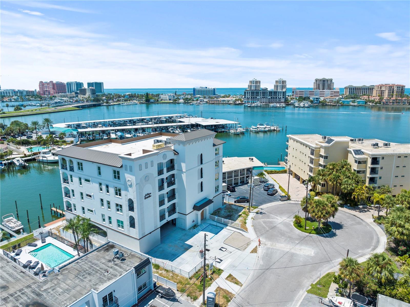 Listing photo id 25 for 211 Dolphin Point 501