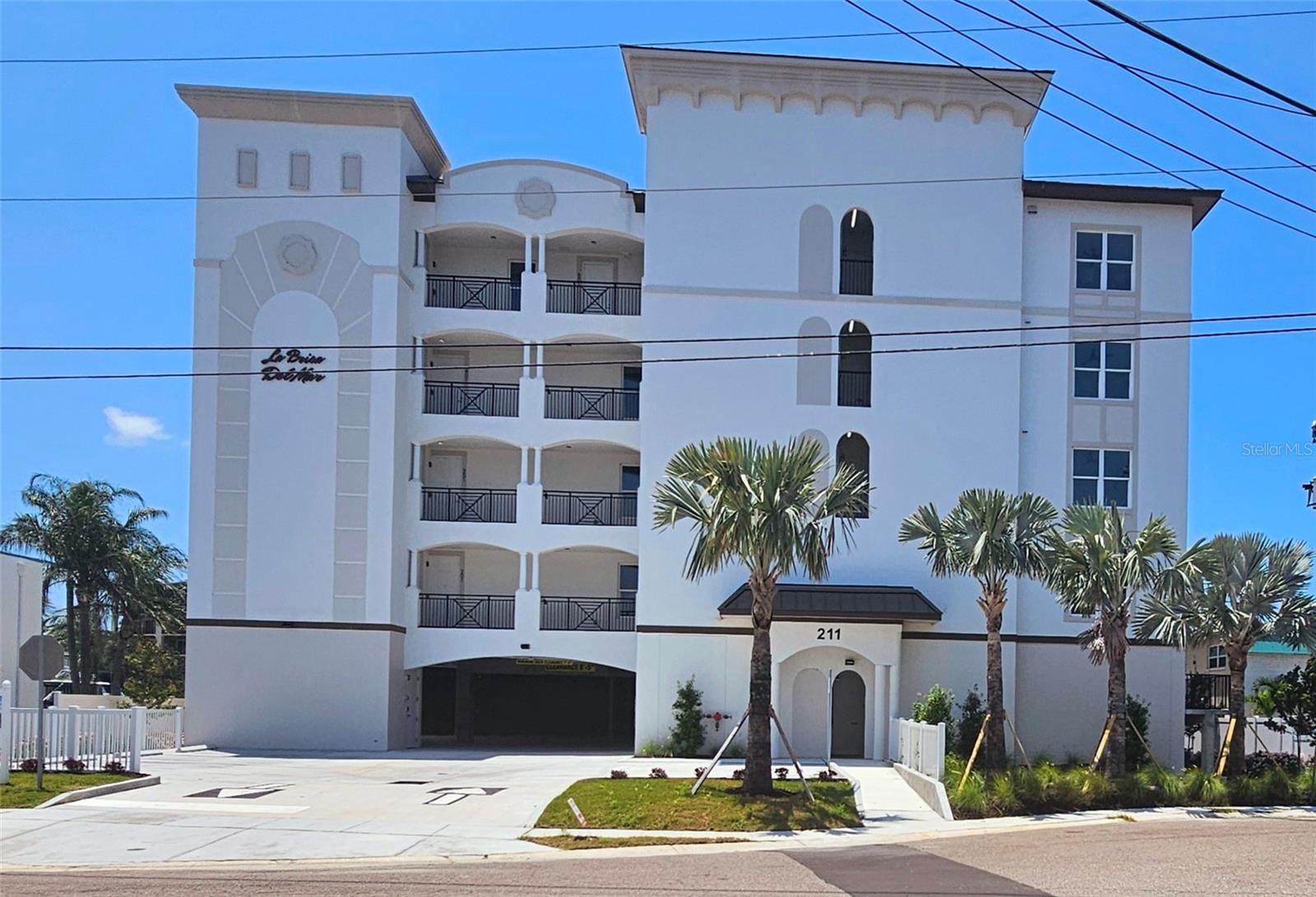 Listing photo id 29 for 211 Dolphin Point 501