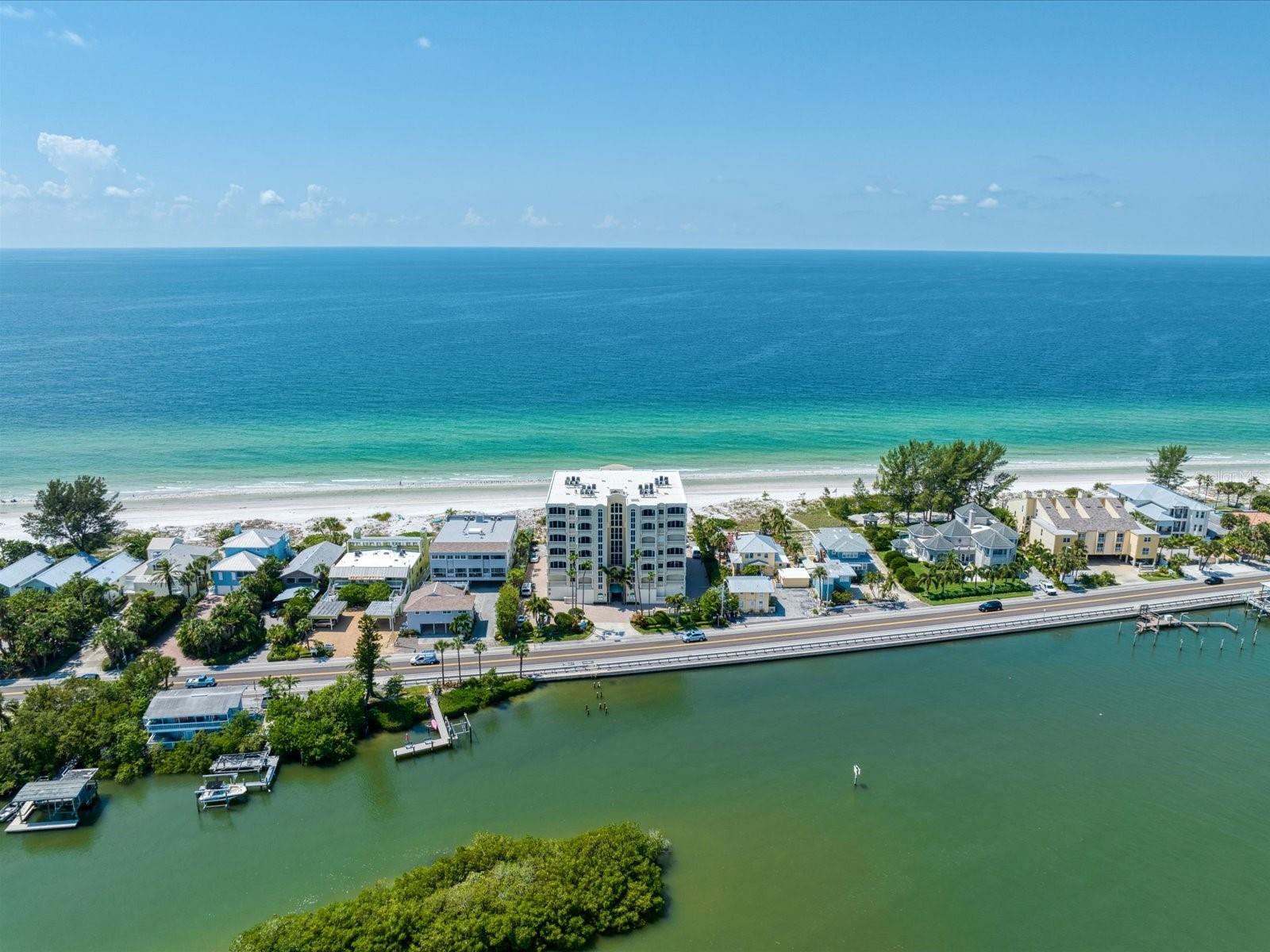 Listing photo id 61 for 20110 Gulf Boulevard 600