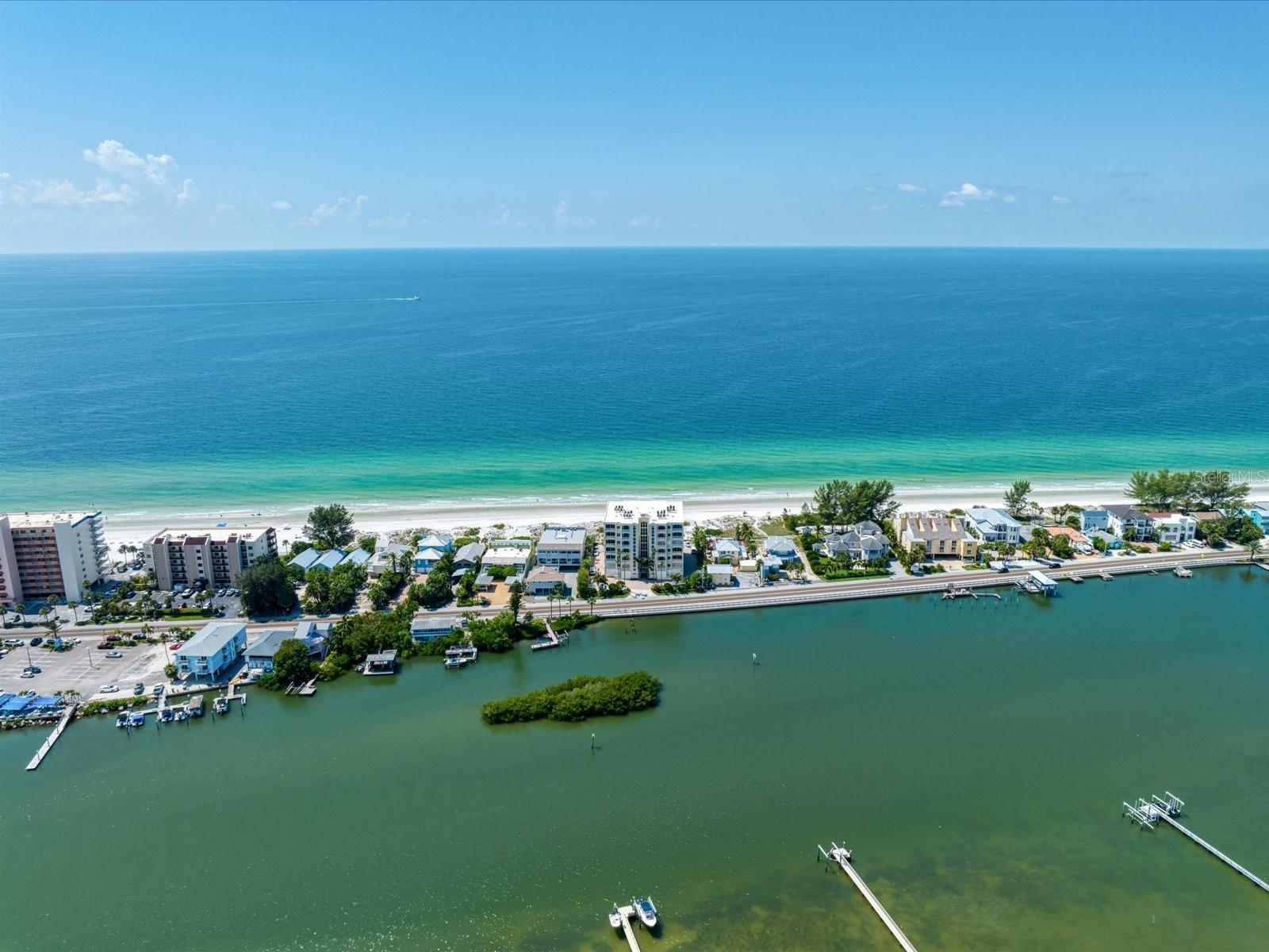 Listing photo id 67 for 20110 Gulf Boulevard 600