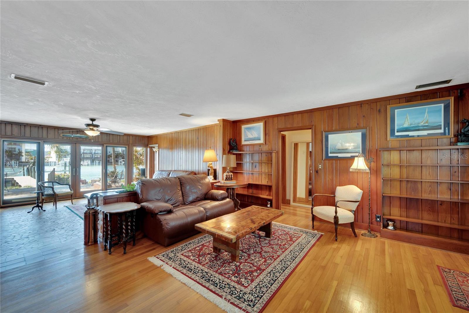 Listing photo id 9 for 173 Devon Drive