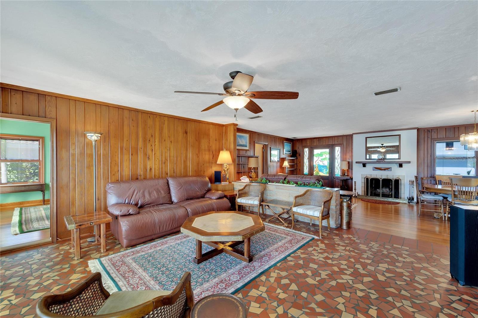 Listing photo id 11 for 173 Devon Drive