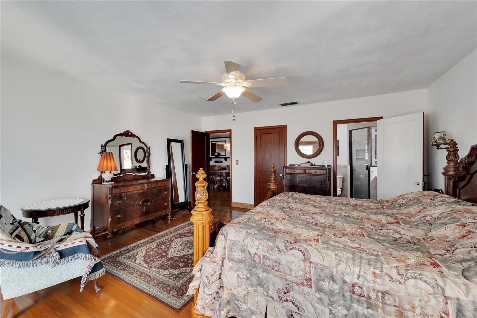 Listing photo id 17 for 173 Devon Drive