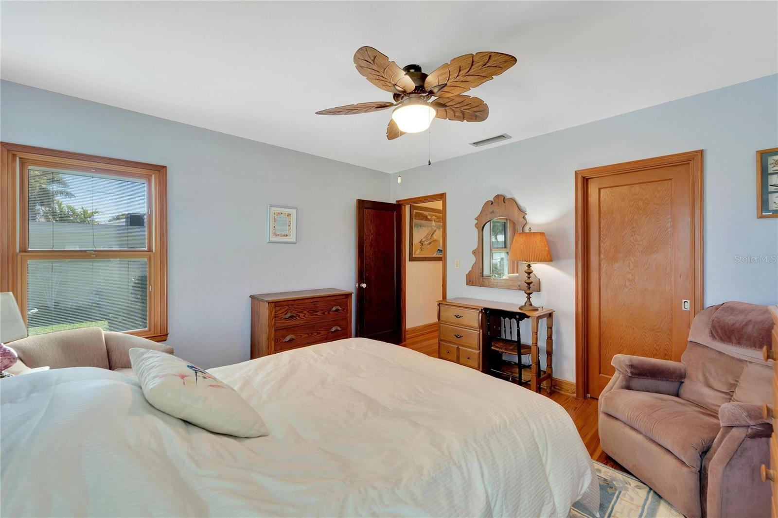 Listing photo id 26 for 173 Devon Drive