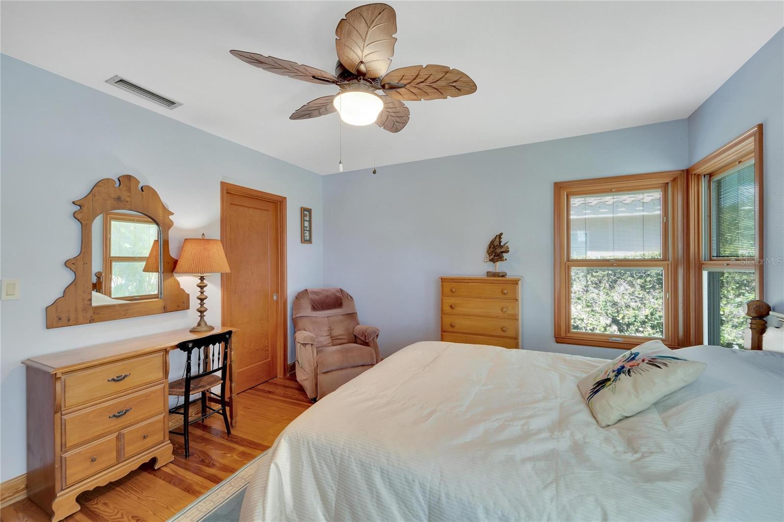 Listing photo id 27 for 173 Devon Drive