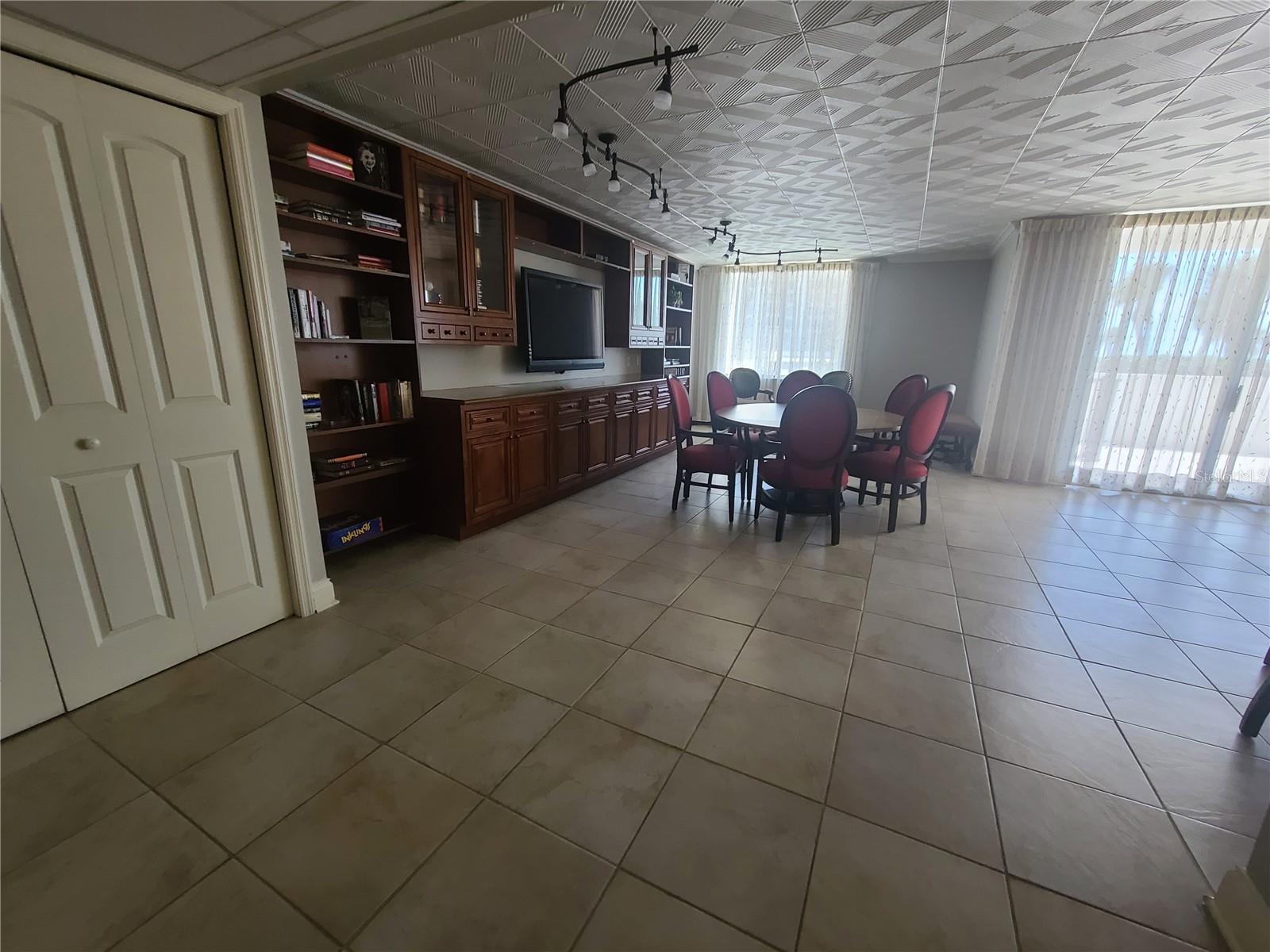 Image 28 of 40 For 1460 Gulf Boulevard 1102