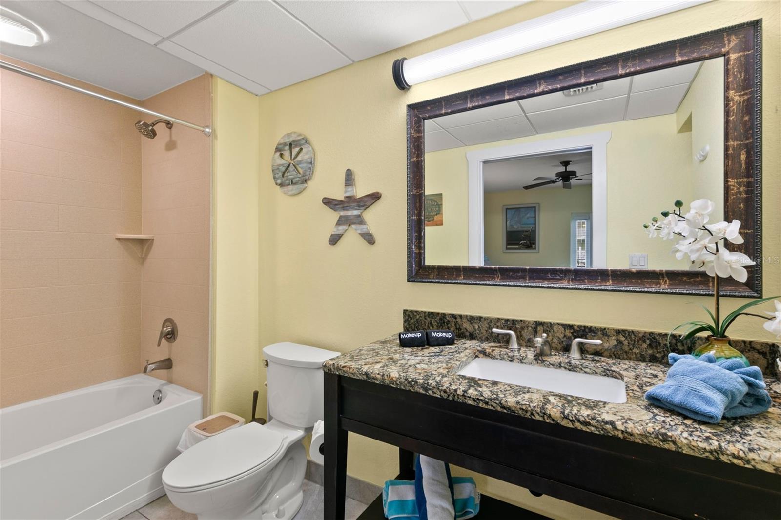 Listing photo id 23 for 399 C 2nd Street 220