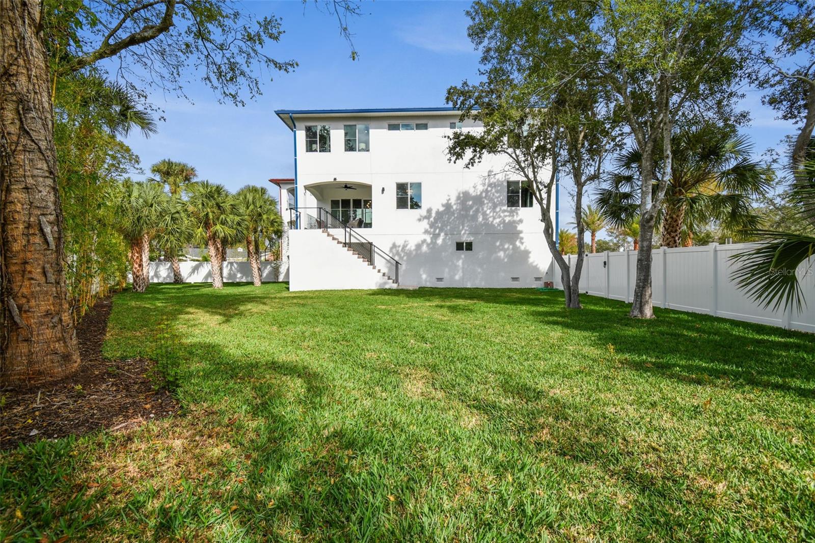 Listing photo id 42 for 1956 Cedar Drive