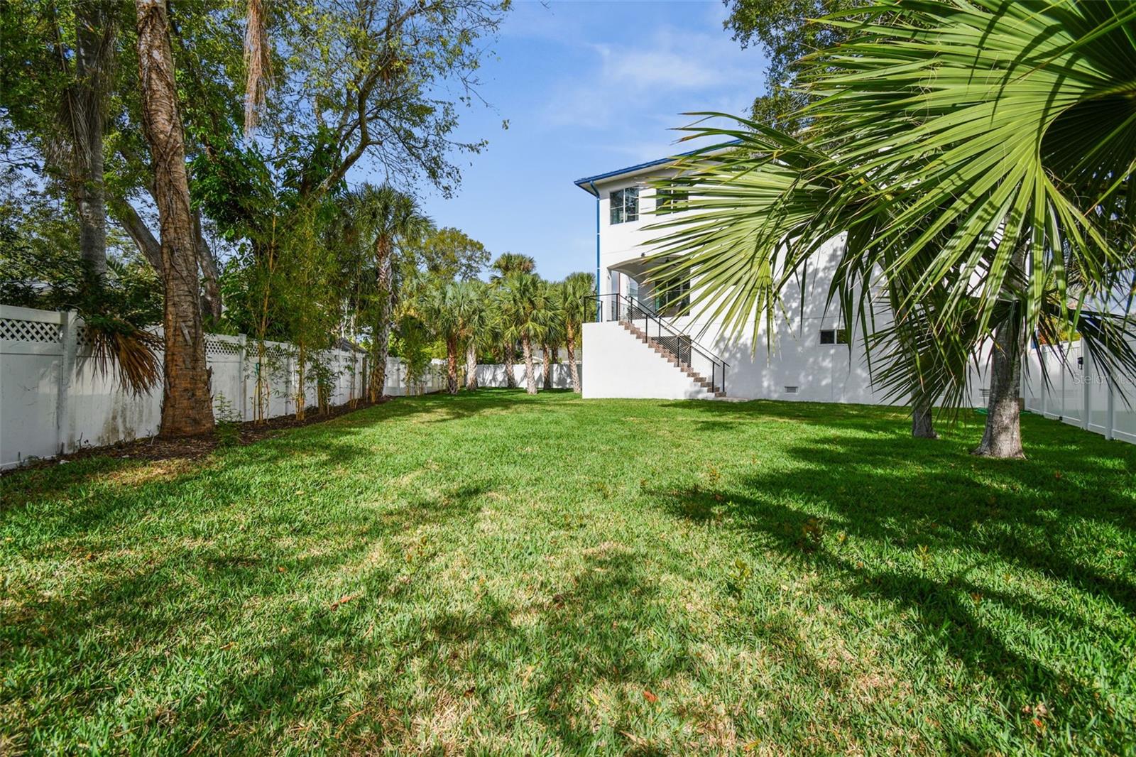 Listing photo id 43 for 1956 Cedar Drive