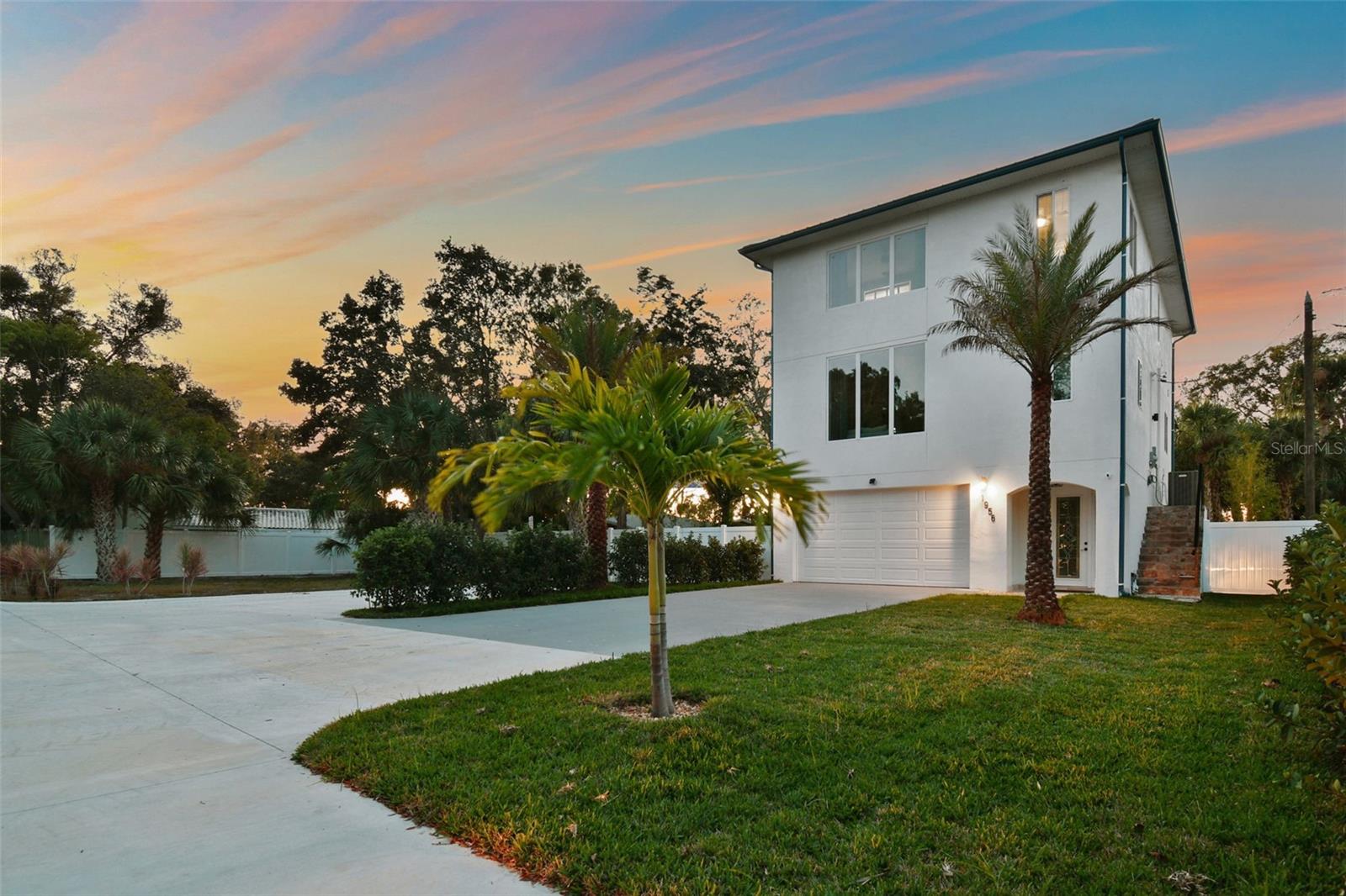 Listing photo id 46 for 1956 Cedar Drive