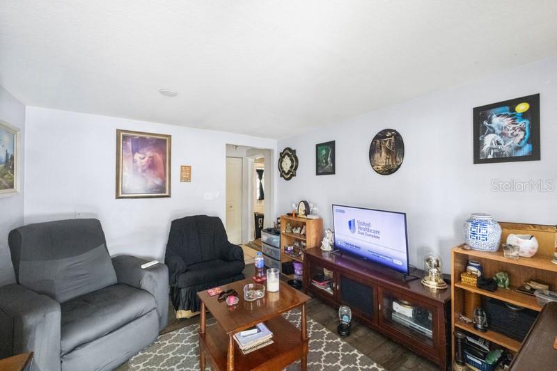 Listing photo id 24 for 1320 Woodbine Street