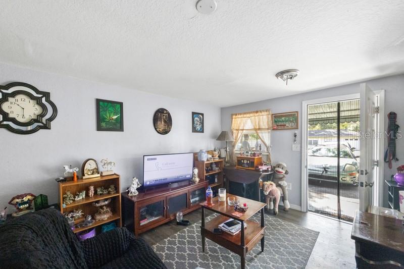 Listing photo id 25 for 1320 Woodbine Street