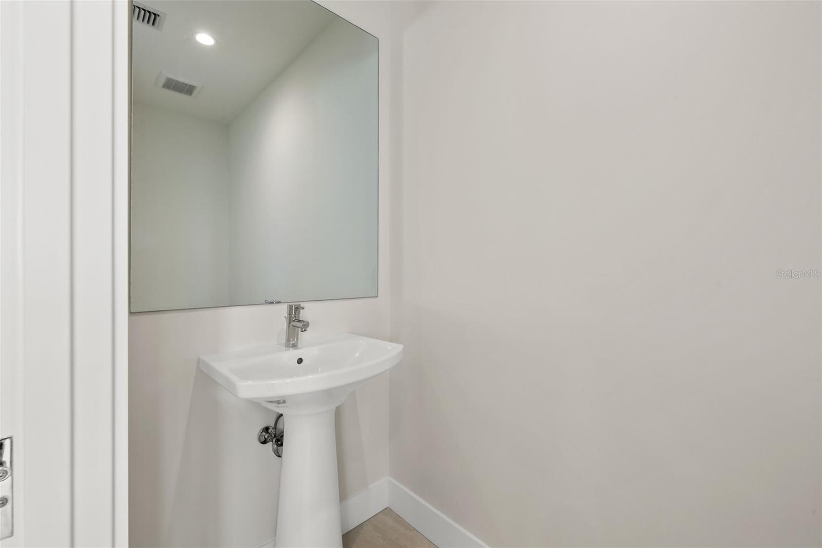 Listing photo id 27 for 301 1st Street S 805