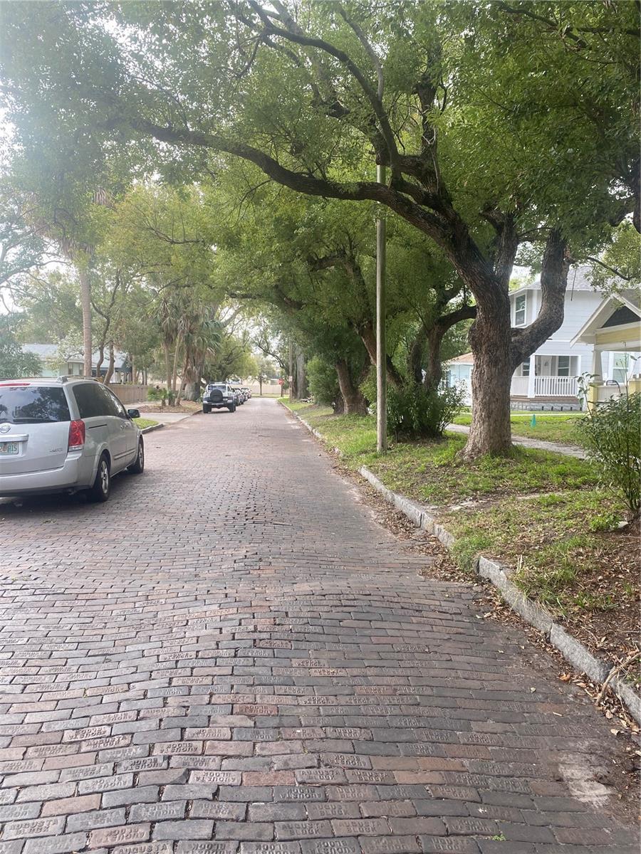 Image 3 of 13 For 810 Jackson Street N
