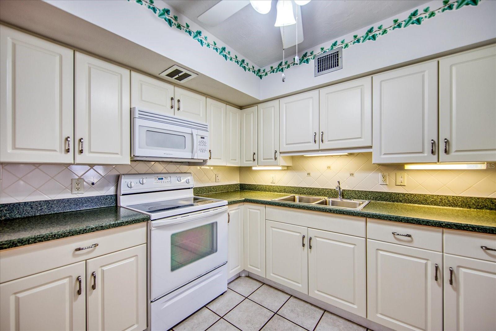 Image 19 of 42 For 2431 Canadian Way 9