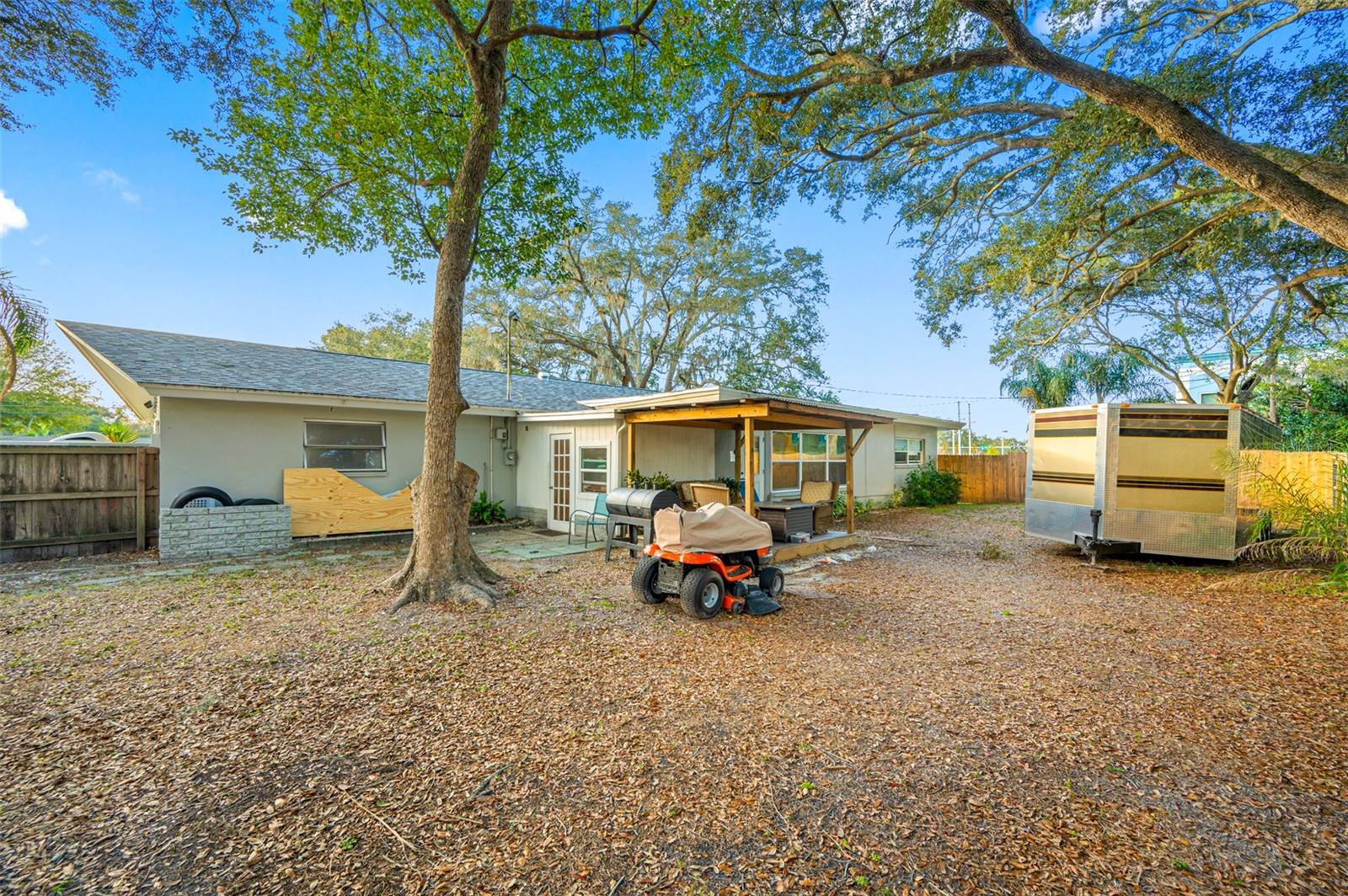 Listing photo id 10 for 2251 Hercules Avenue