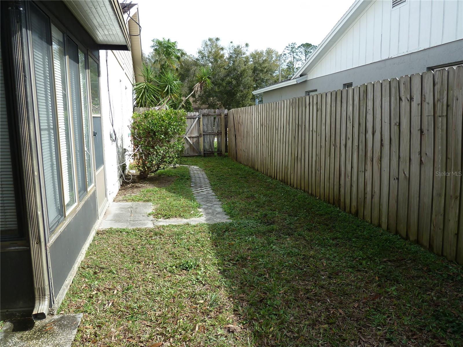 Listing photo id 32 for 16224 Sawgrass Circle