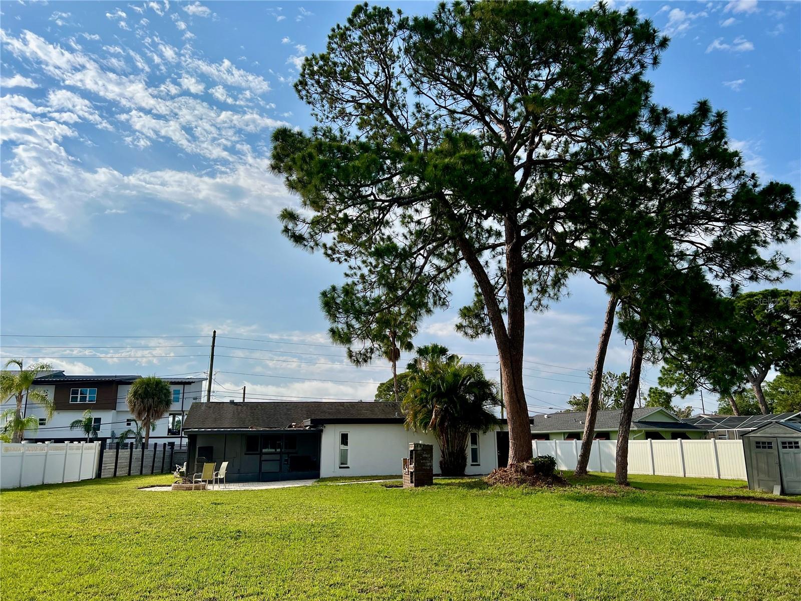 Listing photo id 37 for 6070 Denver Street Ne