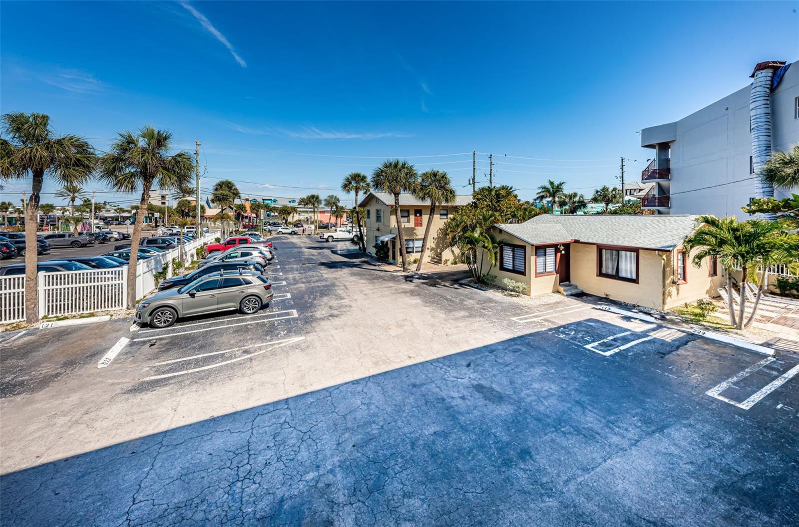 Image 10 of 80 For 12960 Gulf Boulevard 229