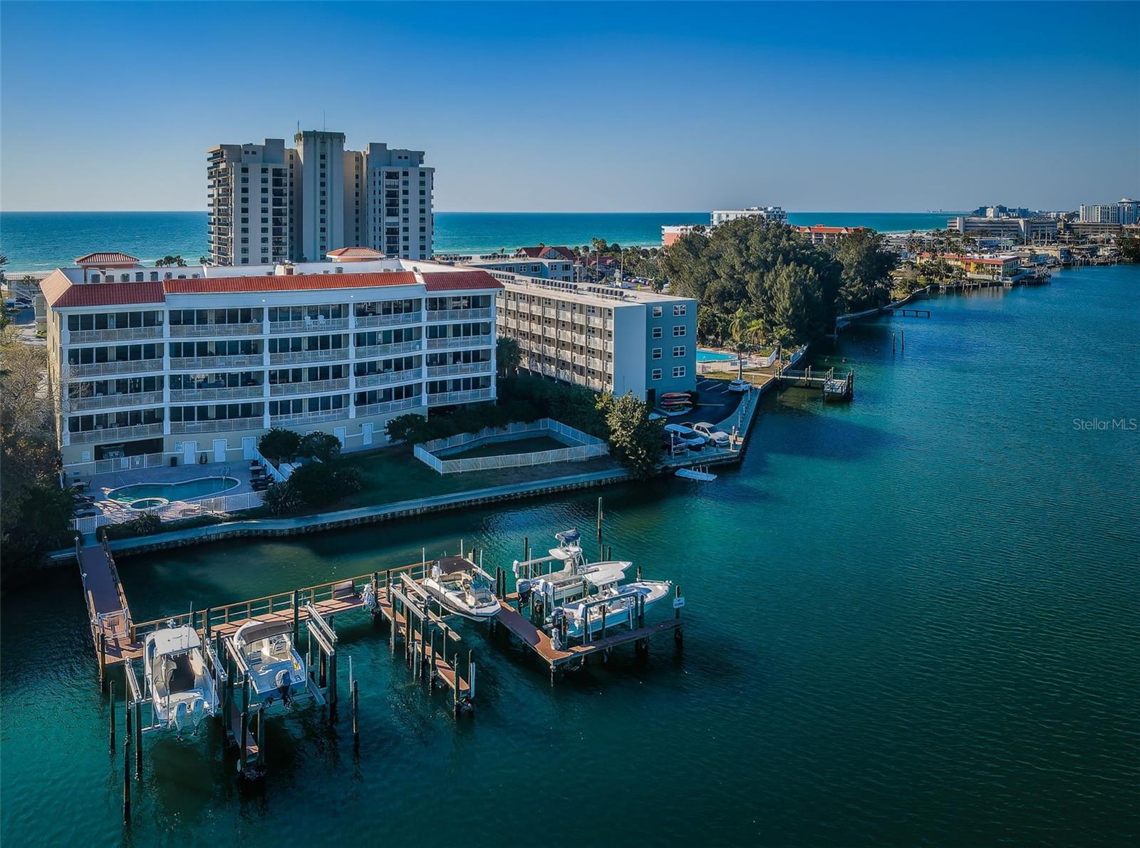 Listing photo id 2 for 3805 Gulf Boulevard 504