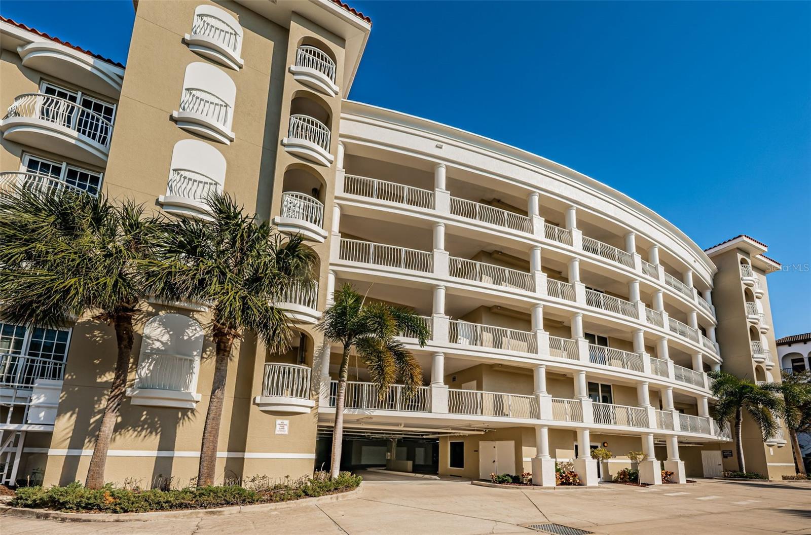 Listing photo id 4 for 3805 Gulf Boulevard 504