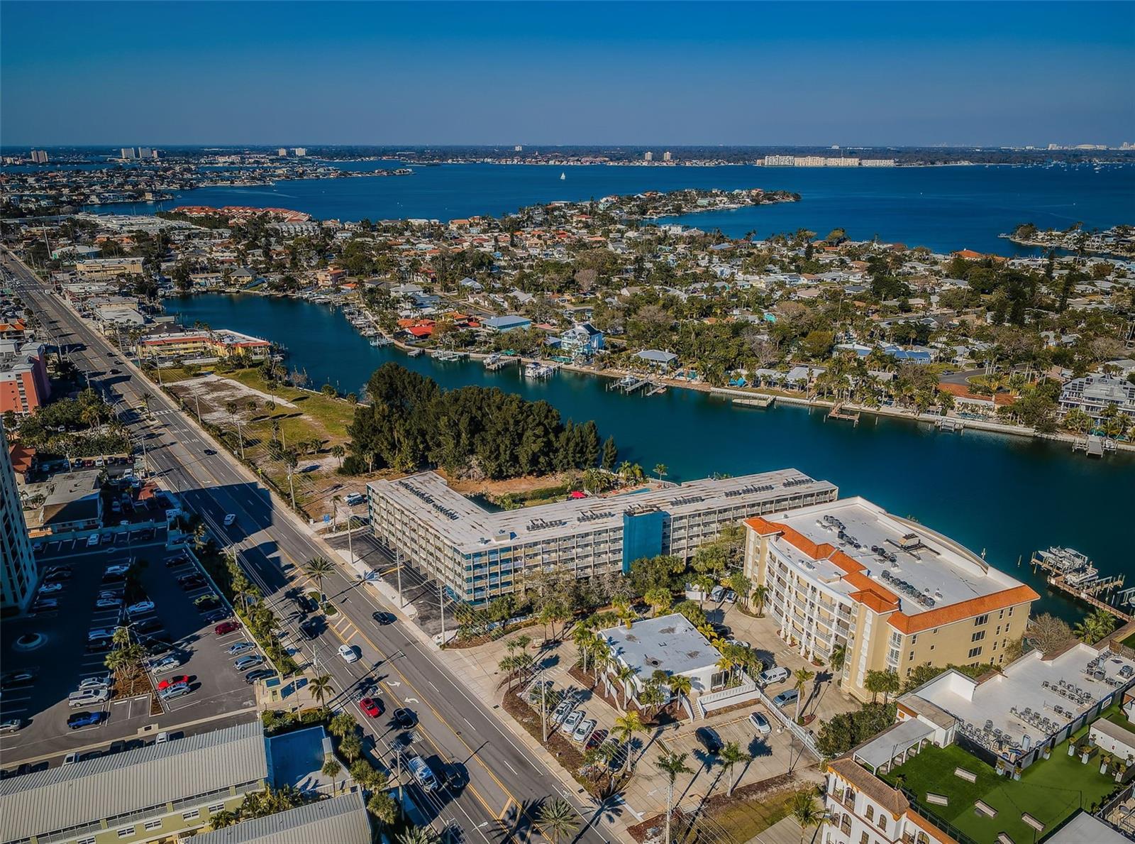 Listing photo id 92 for 3805 Gulf Boulevard 504