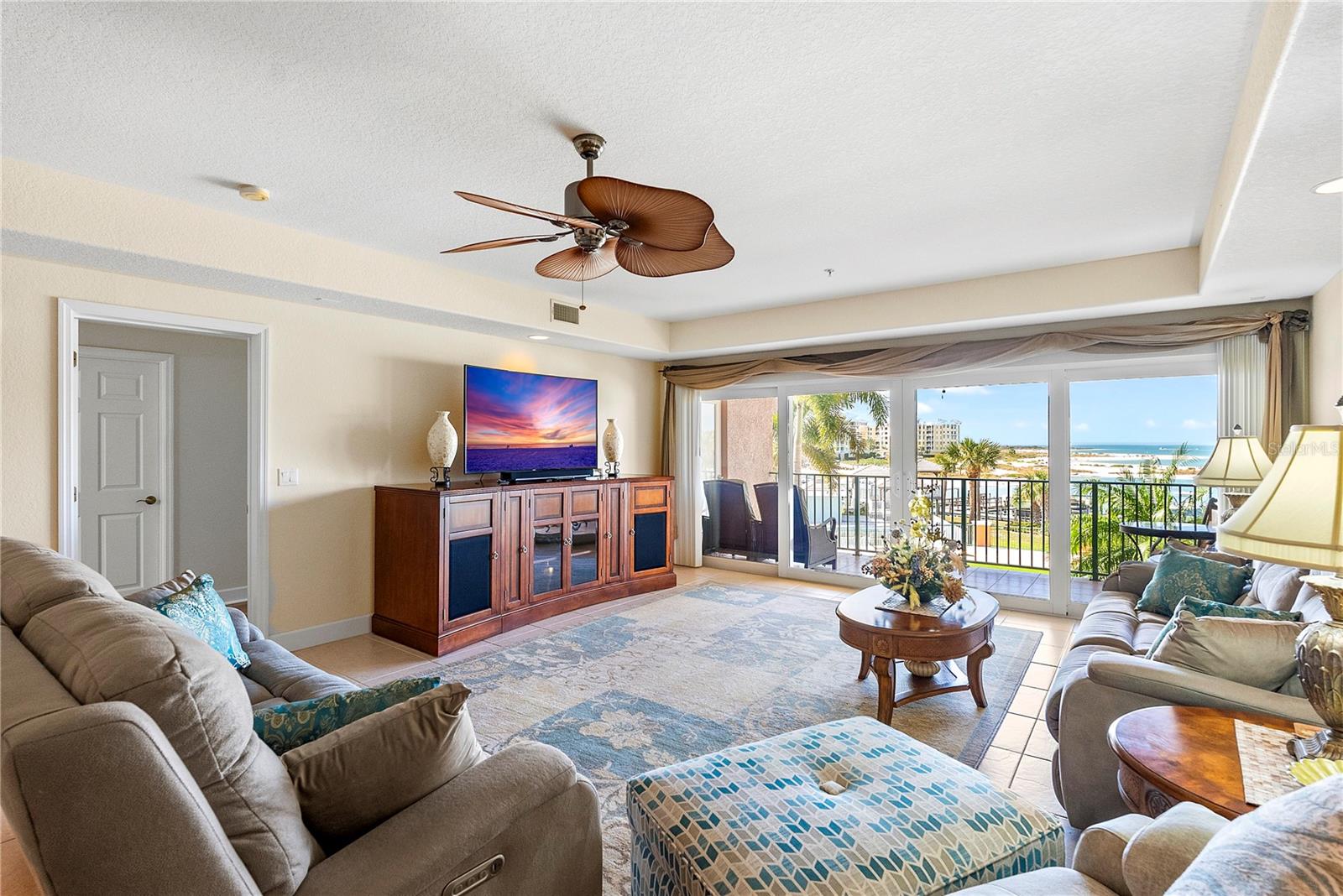 Listing photo id 10 for 1090 Pinellas Bayway S B3