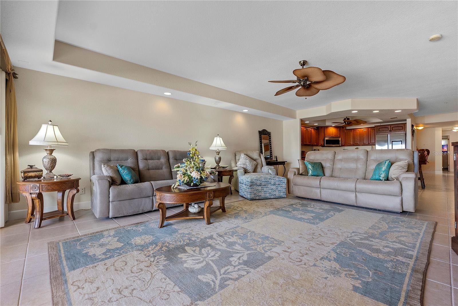 Listing photo id 12 for 1090 Pinellas Bayway S B3