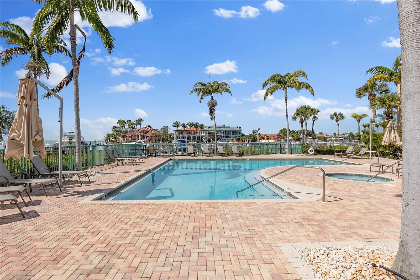 Listing photo id 17 for 1090 Pinellas Bayway S B3