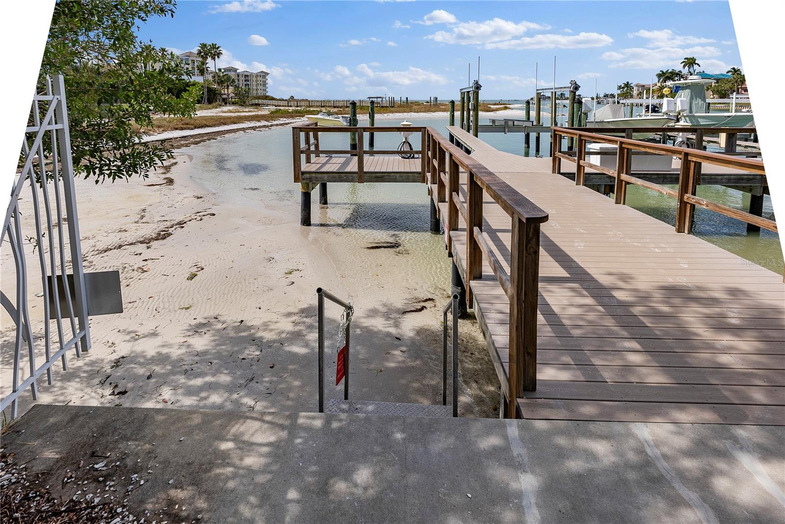 Listing photo id 36 for 1090 Pinellas Bayway S B3