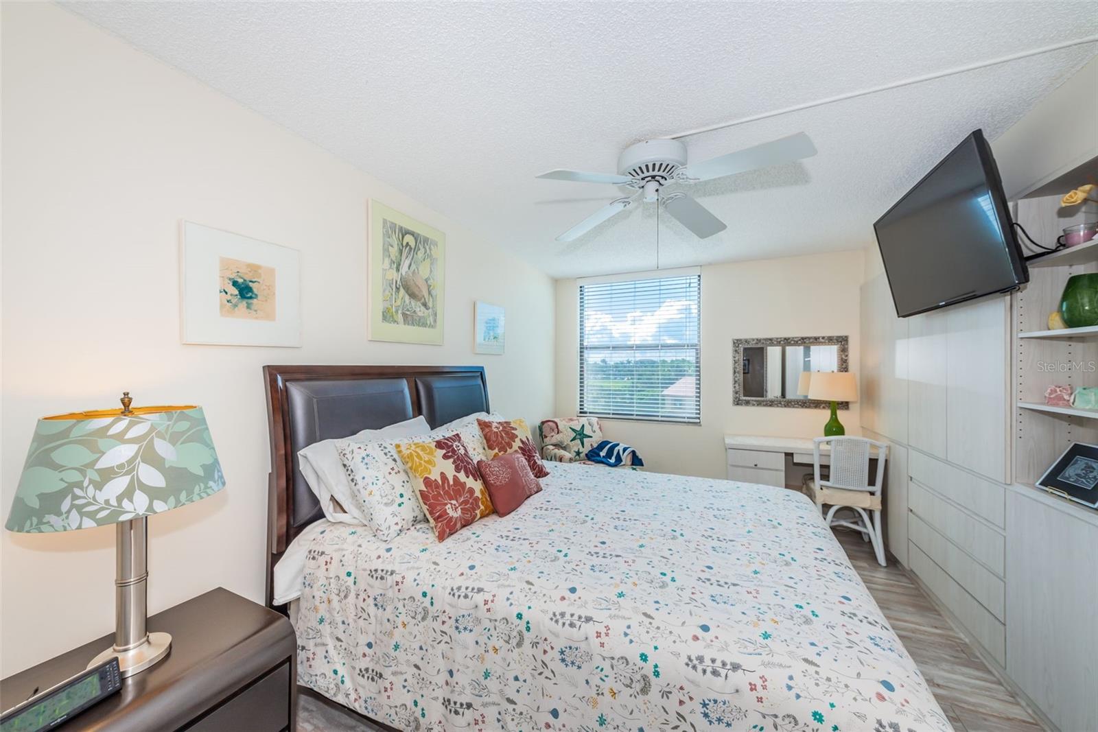 Image 14 of 21 For 6145 Sun Boulevard 404