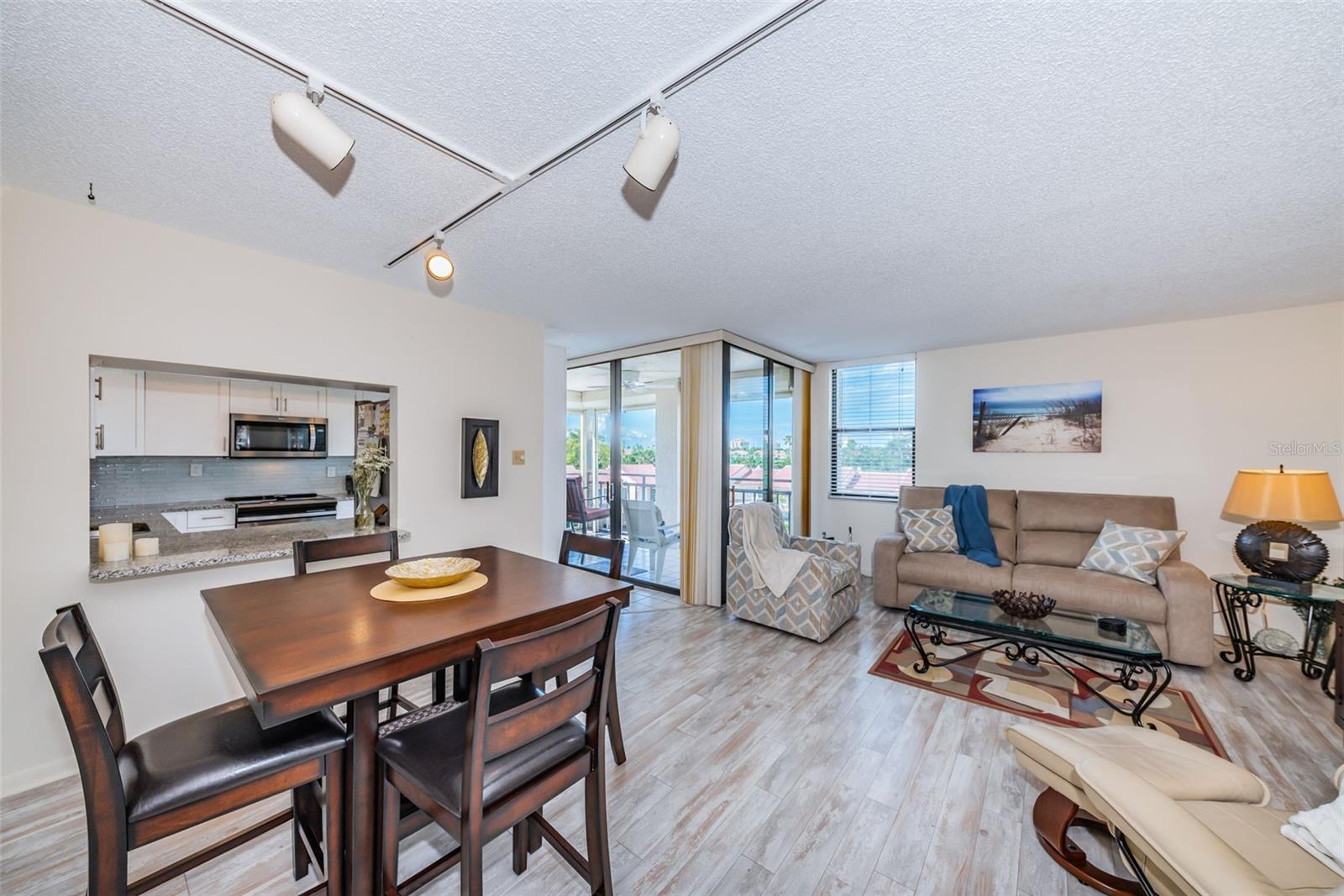 Image 5 of 21 For 6145 Sun Boulevard 404