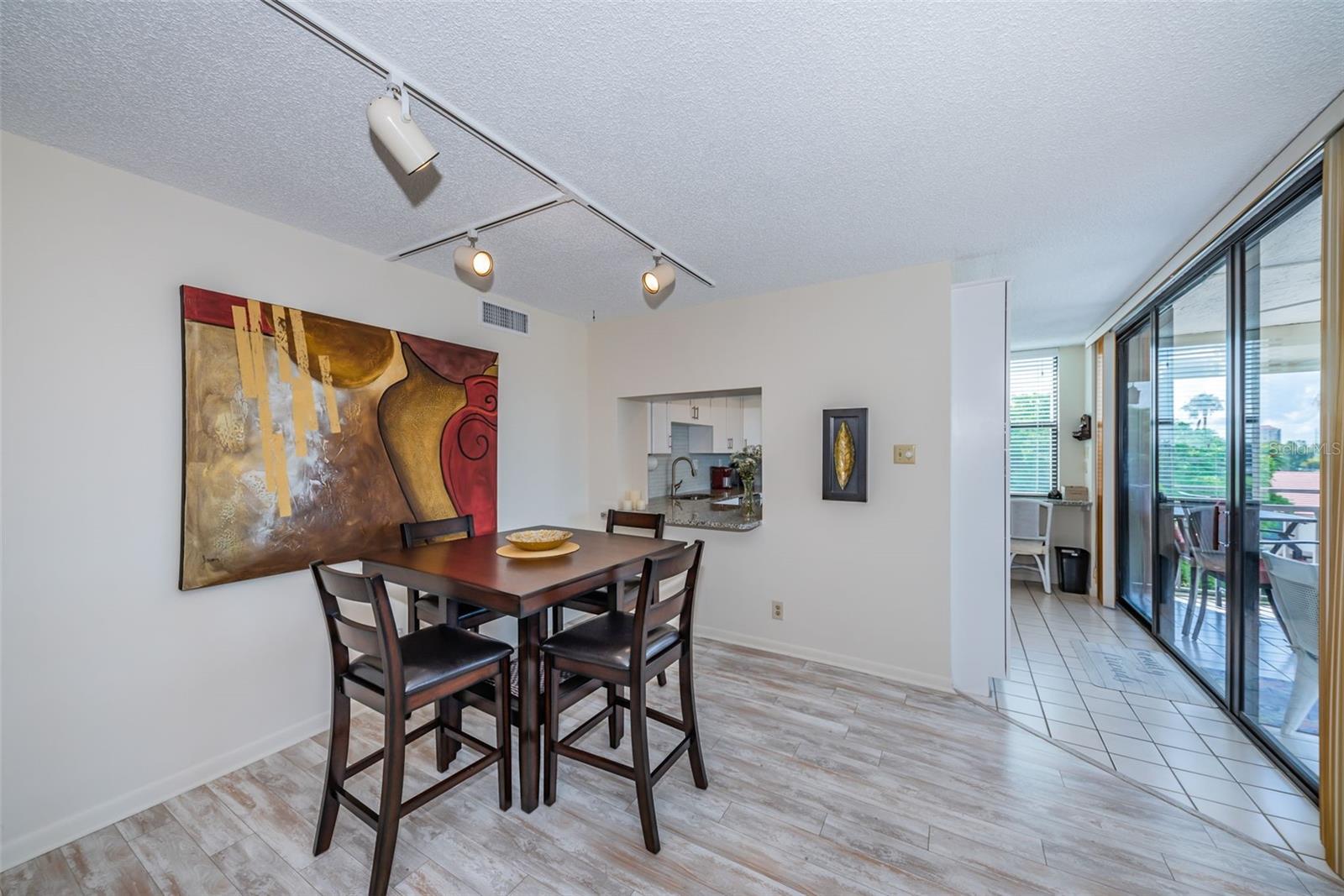 Image 6 of 21 For 6145 Sun Boulevard 404