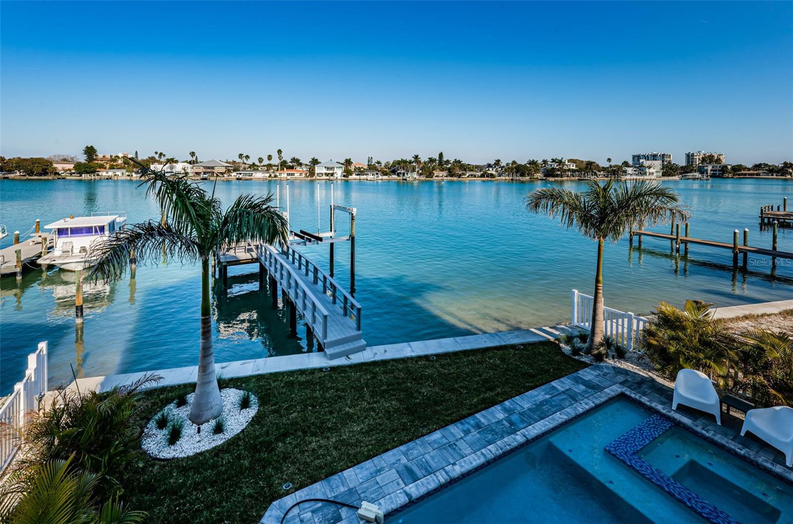 Listing photo id 22 for 10209 Gulf Boulevard