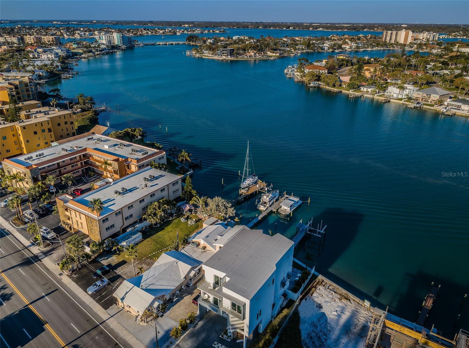 Image 8 of 90 For 10209 Gulf Boulevard