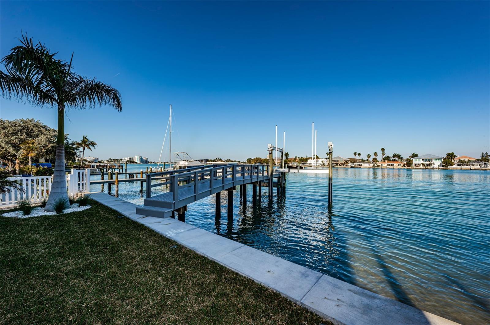 Listing photo id 78 for 10209 Gulf Boulevard