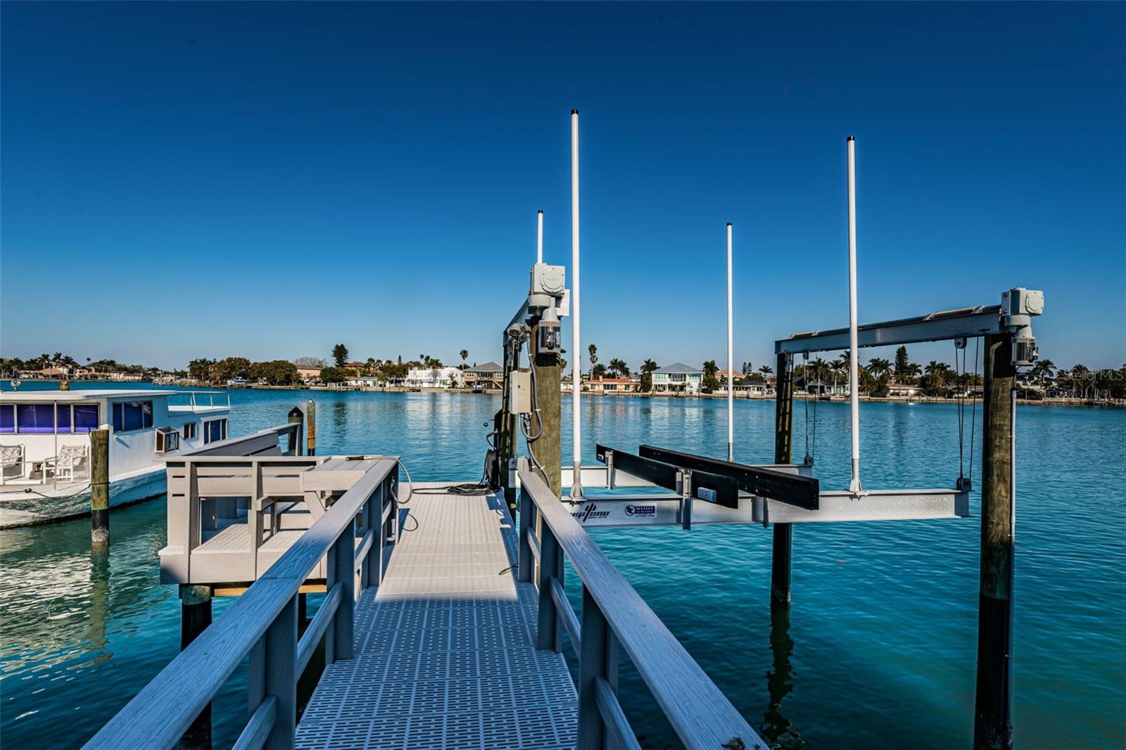 Image 83 of 90 For 10209 Gulf Boulevard