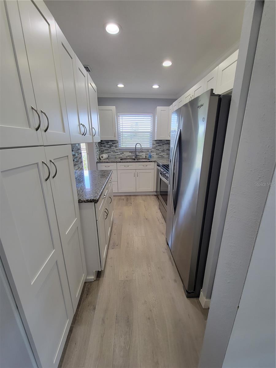 Listing photo id 8 for 9950 62nd Terrace N 410