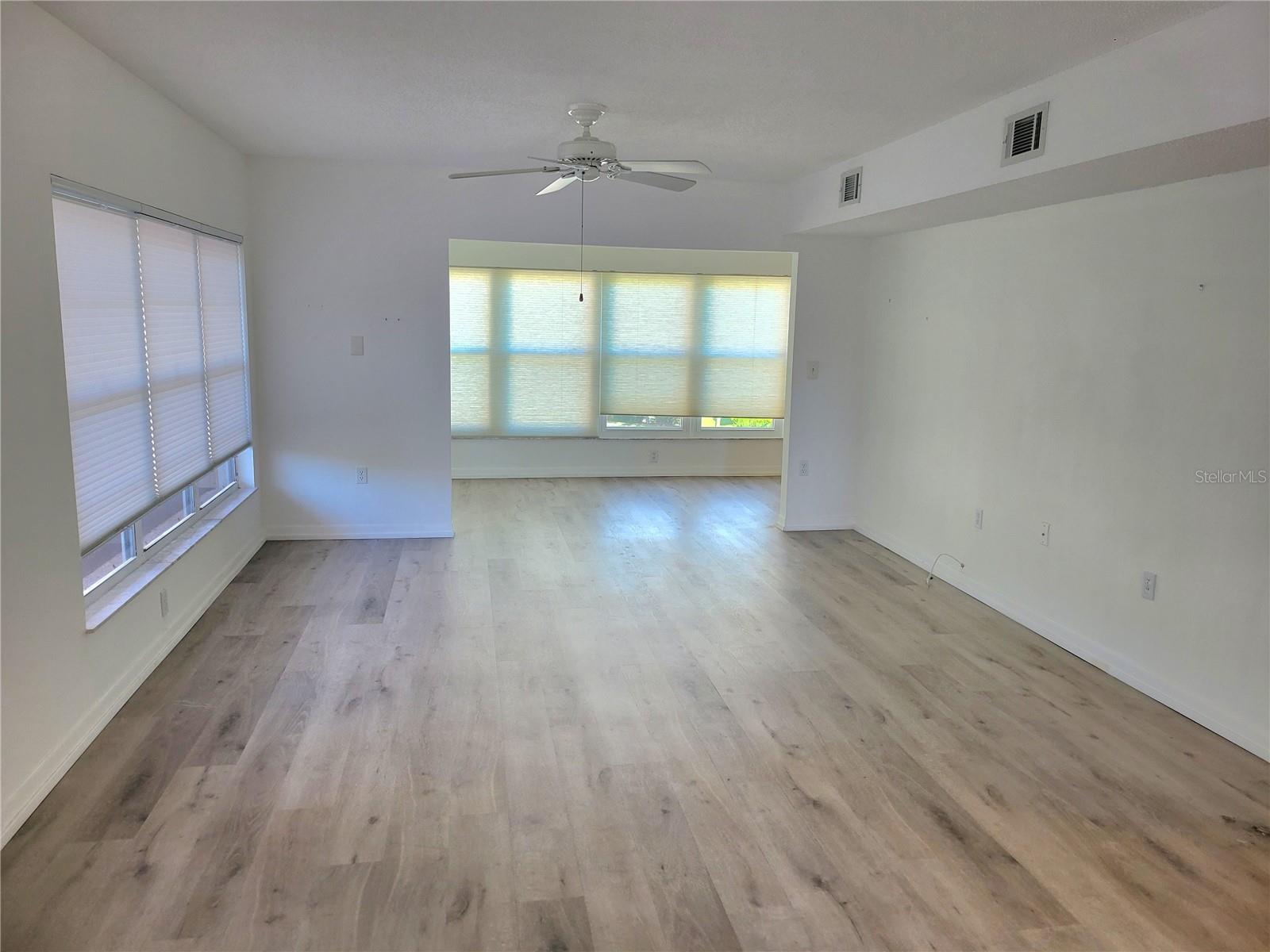 Listing photo id 13 for 9950 62nd Terrace N 410
