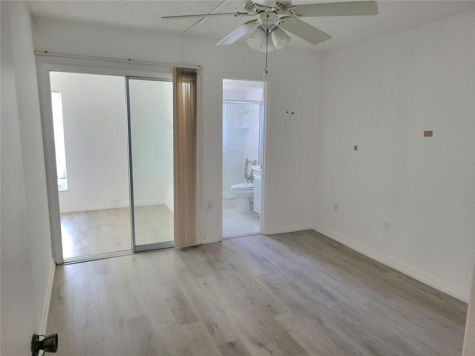 Listing photo id 16 for 9950 62nd Terrace N 410